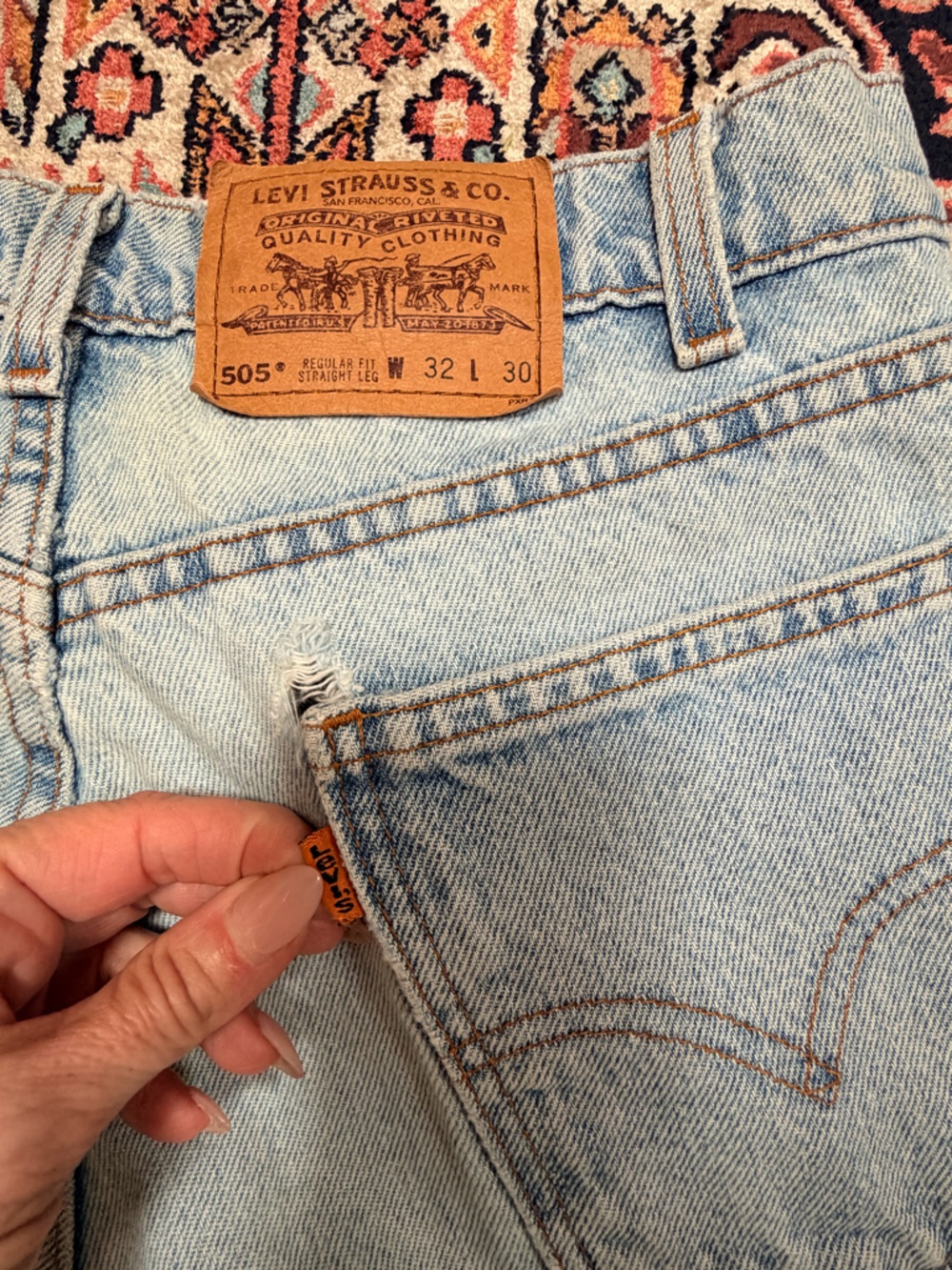 Vintage Levi's 505 Light Blue Distressed Boyfriend Jeans - Picture 15 of 16